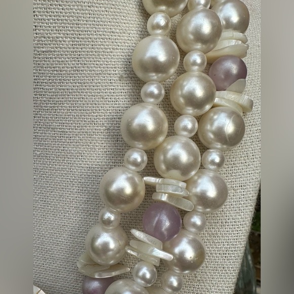 Fantastic 1970's Aurora Moonlight Mosaic Mother of Pearl Pendant Necklace - Picture 5 of 8